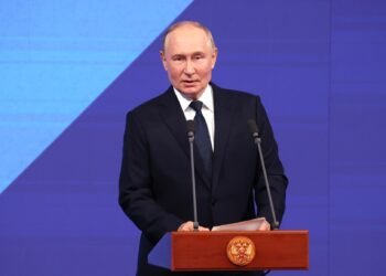Путин поздравил судебных приставов с профессиональным праздником