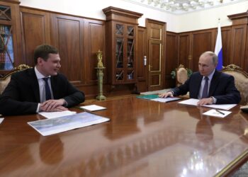 Путин заявил на встрече с губернатором о проблемах с отходами в регионах