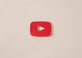 Путин пообещал разобраться с замедлением работы YouTube