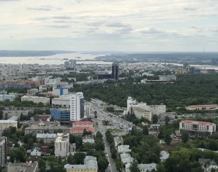 город