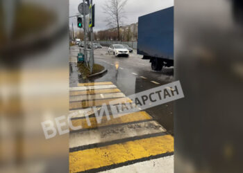 В Казани затопило дорогу на ул. Серова