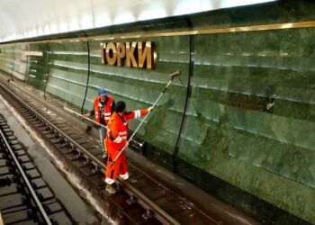 В казанском метрополитене промыли более 5 км путей