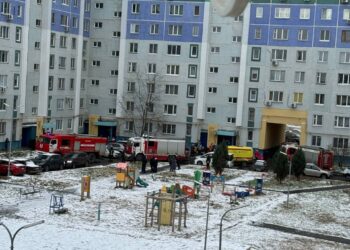 В Челнах из горящей квартиры спасли пятерых человек