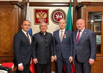 Рустам Минниханов вручил госнаграды заместителям Полпреда РТ