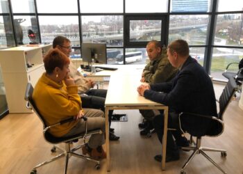 Герой России Расим Баксиков провел встречу с юнармейцами и единороссами Луганска