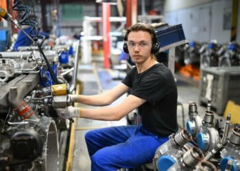 200 студентов из России пополнят на зиму сборочные цеха «Камаза»