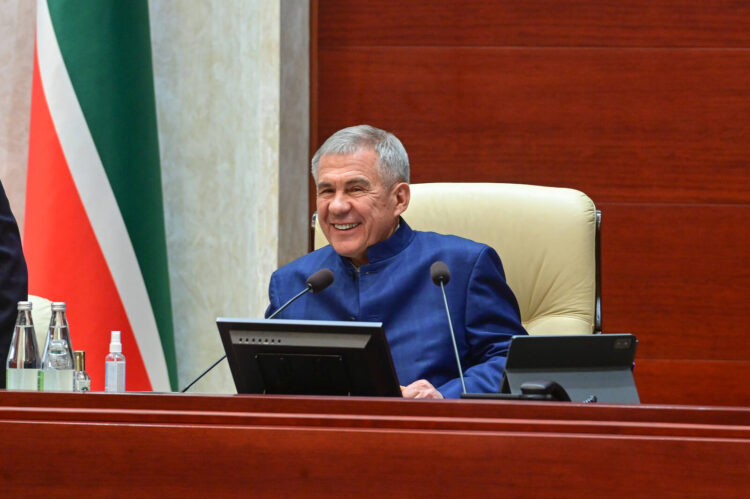 Рустам Минниханов