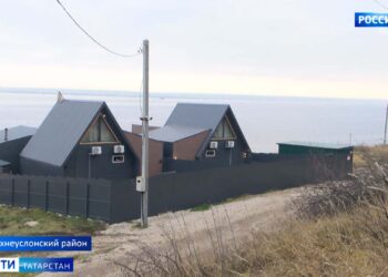 В Верхнеуслонском районе жильцы деревни бьют тревогу из-за бани, загрязняющей Волгу