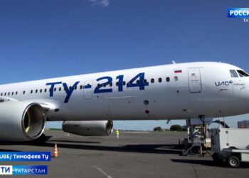 В Казани самолет Ту-214 с российскими комплектующими совершил первый полет
