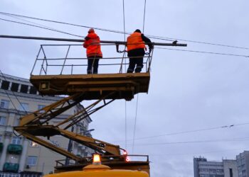 На Горьковском шоссе установили 830 метров троллейбусного контактного провода