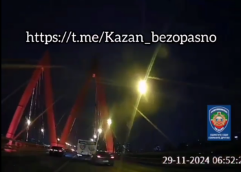 В Казани на мосту Миллениум легковушка столкнулась с «ГАЗелью»