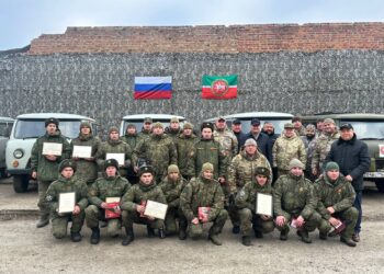 Делегация РТ передала бойцам СВО шесть автомобилей «УАЗ»