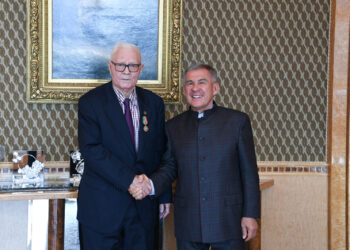 Рустам Минниханов вручил академику АН РТ медаль ордена «За заслуги перед РТ»