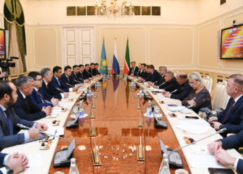 Минниханов встретился с Акимом области Абай (Казахстан) Нурланом Уранхаевым