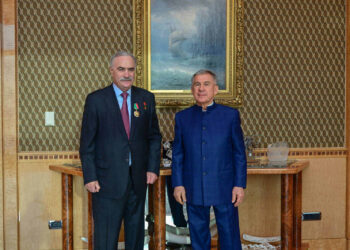 Рустам Минниханов вручил орден «За заслуги перед РТ» Герою СССР Руслану Аушеву