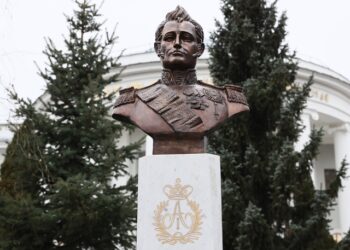 Возле КФУ открыли бюст императора Александра I