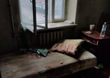 В Казани пожарные спасли двоих мужчин из горящей квартиры