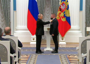 Путин наградил военкора Поддубного звездой Героя РФ