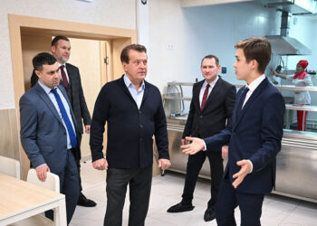 Ученик лицея-интерната №2 рассказал Метшину о проблемах учреждения