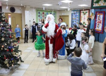 В Доме Дружбы поздравили детей участников СВО с Новым годом