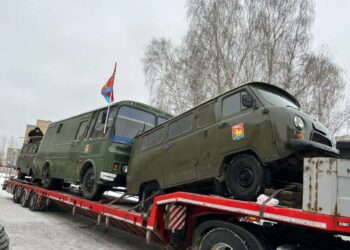 Волонтеры из Тукаевского района отправили баню на колесах и внедорожники бойцам в зону СВО