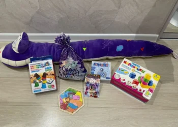 Жители Нижнекамска начали продавать и обменивать детские новогодние подарки от предприятий