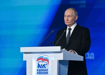 Путин поручил «Единой России» расширить программу «Время Героев»
