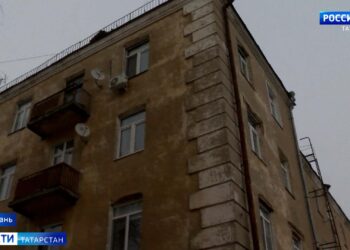 Жителей дома на ул. Клары Цеткин в Казани, который пострадал от атаки беспилотника, заселили обратно