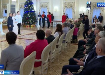 Минниханов вручил жителям республики государственные награды России и Татарстана