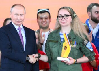 Путин наградил Марию Карпенко, помогавшую при эвакуации людей в Судже