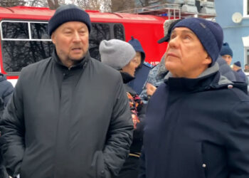 Минниханов прибыл на место пожара в Казани после атаки дронов