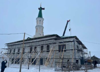 В Татарстане на минарете исторической мечети XVIII века установили полумесяц