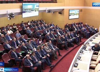 Минниханов вручил Международную премию Марковникова на заседании Совета директоров