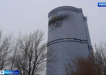 В Казани продолжаются восстановительные работы после атаки БПЛА