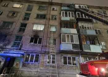 В Казани спасли 15 человек из горящей пятиэтажки