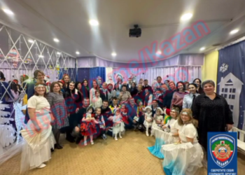 В Казани сотрудники ГИБДД поздравили воспитанников детского дома с наступающим Новым годом