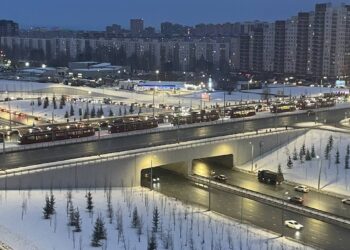 В Казани на проспекте Победы встали трамваи