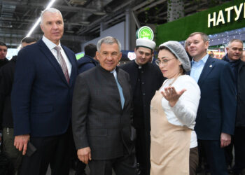 Рустам Минниханов посетил сельскохозяйственную ярмарку в Казани