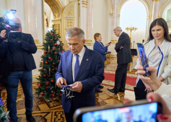 Минниханов принял участие в акции «Елка желаний» в Москве