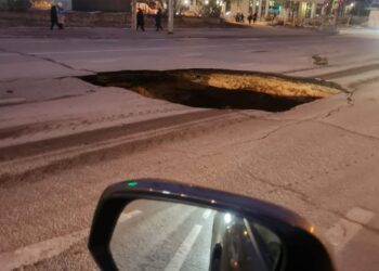 В Казани на перекрестке Фучика и Кул Гали образовалась яма