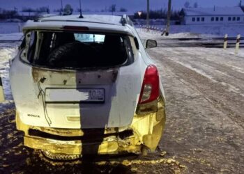 В Татарстане легковушка столкнулась с локомотивом