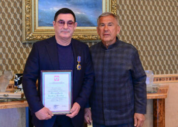 Минниханов наградил Салавата Фатхетдинова орденом Дружбы