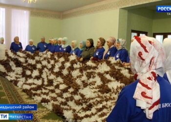 В Мамадышском районе волонтеры плетут масксети для бойцов СВО