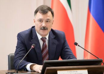 Владимир Путин наградил Рустема Гафарова орденом Дружбы