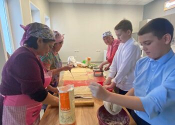 В Нурлатском районе активисты клуба «Мирас» приготовили лапшу для бойцов СВО