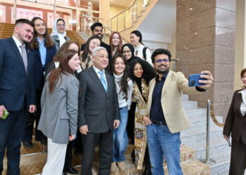 Мухаметшин встретился с лауреатами премии молодых лидеров БРИКС и ШОС