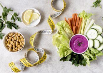 «Диета — это не просто временная мера, а образ жизни»: эндокринолог рассказала, как правильно и безопасно похудеть