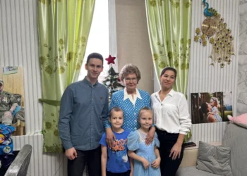 Активисты «Молодой Гвардии Единой России» поздравили семьи военнослужащих с Новым годом и Рождеством