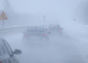 метель на дороге