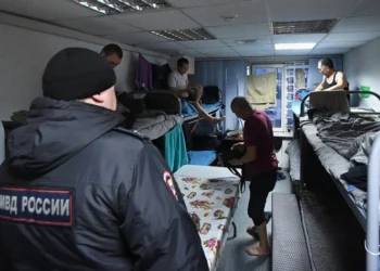 Российские полицейские получат право свободно заходить в дома мигрантов